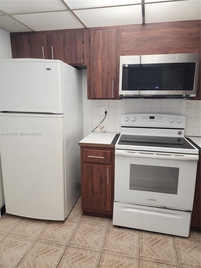 Building Photo - 3750 NE 170th St