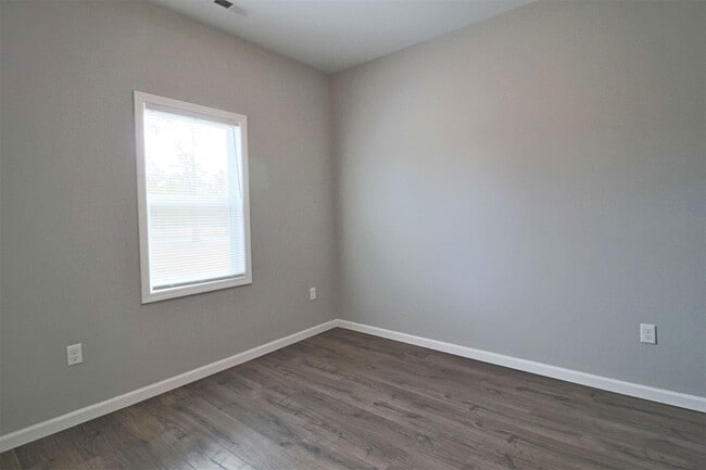 Building Photo - 130 Summerlin Ln