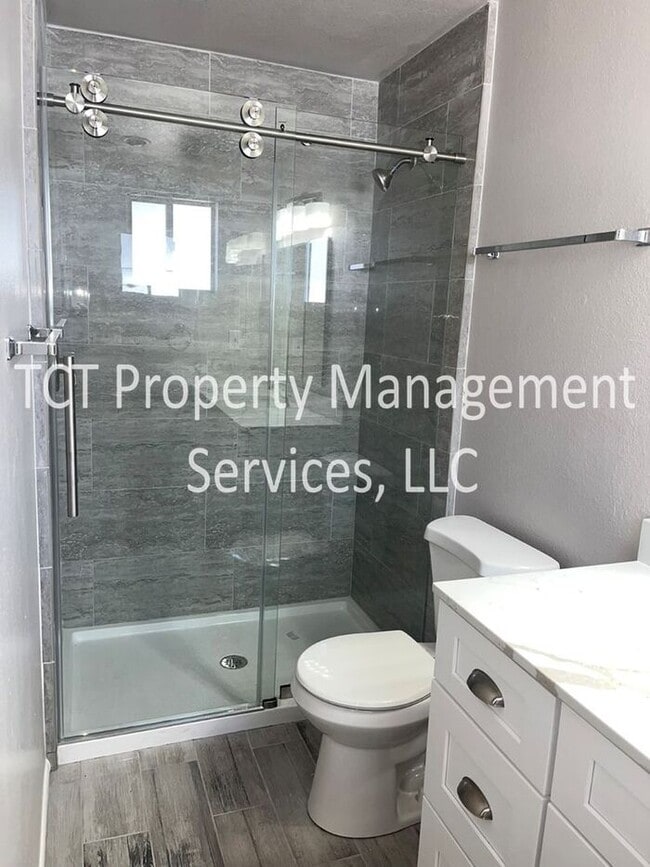 Building Photo - 55+ Community! 2 Bedroom Home