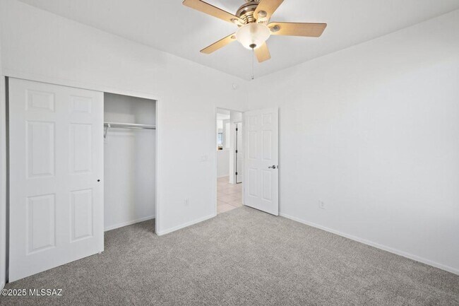 Building Photo - Lovely 4 bedroom, 2 bath home with 2 car garage