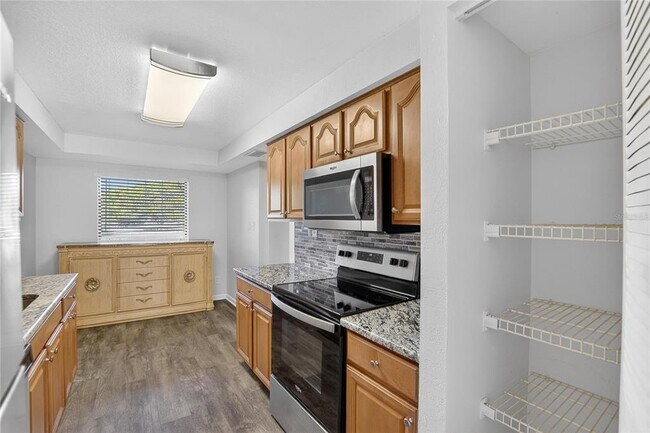 Building Photo - 2900 Cove Cay Dr