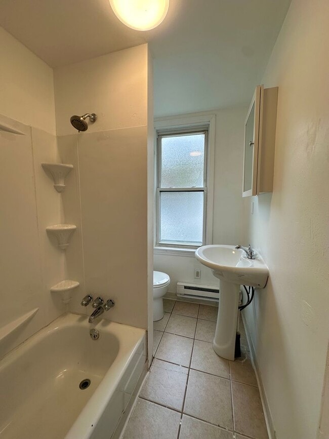 Building Photo - 102 Ivy St