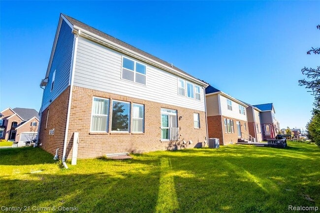 Building Photo - 47749 Fieldstone Dr