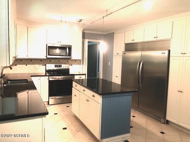 Building Photo - 1904 Bingham Dr