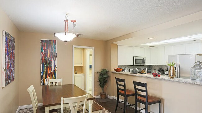 Building Photo - 880 W 1st St