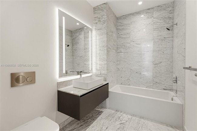 Building Photo - 5 Grove Isle Dr