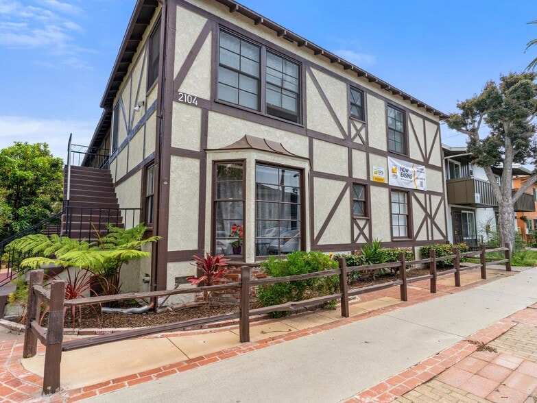 Building Photo - 2104 E Florida St