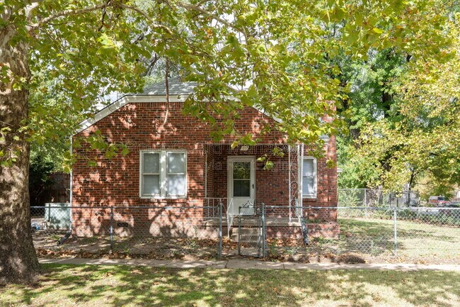 Building Photo - 102 W Zimmerly St