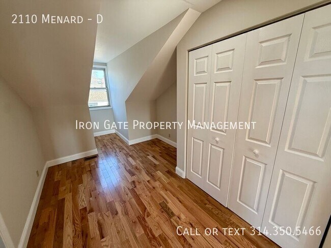 Building Photo - 2110 Menard-D