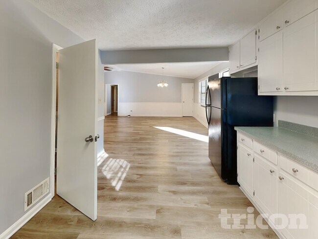Building Photo - 135 Stephens Dr