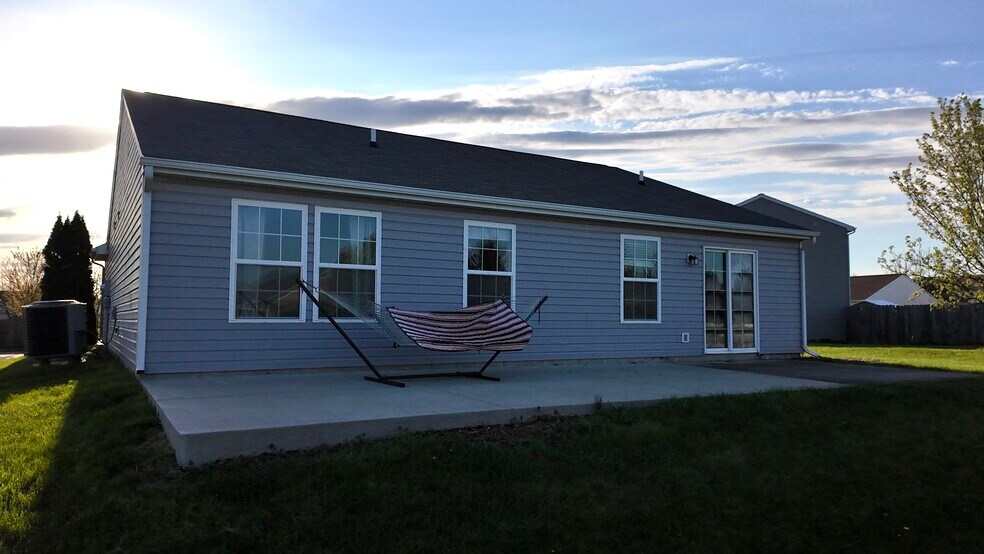 Building Photo - 740 Amos Ct