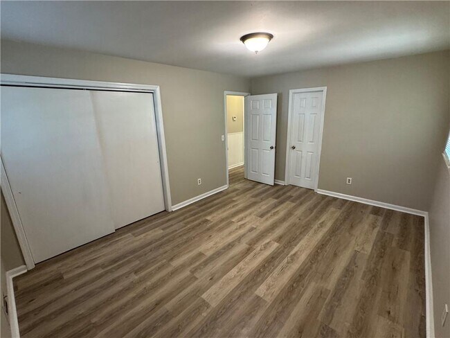 Building Photo - 5594 Laurel Ln NW