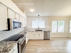 Building Photo - 912 W Sunward Dr