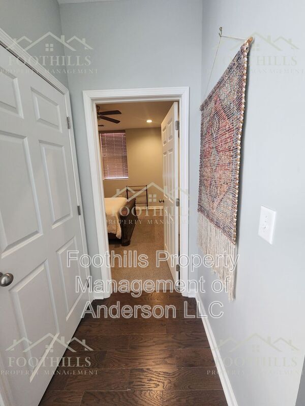 Building Photo - 210-216 N Main St