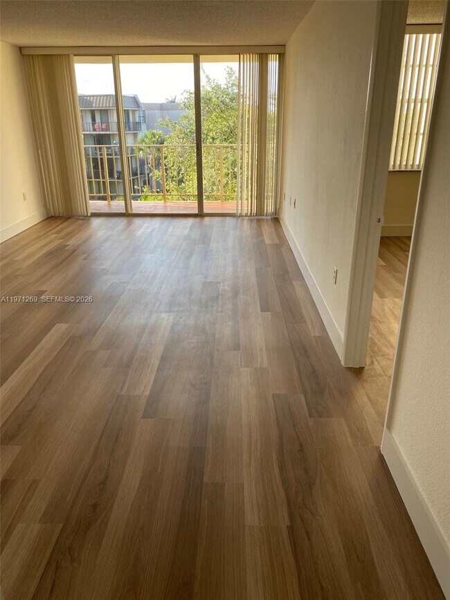 Building Photo - 13120 SW 92nd Ave