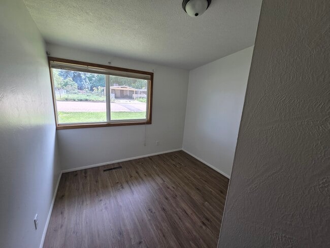 Building Photo - 2215 Terrace Dr