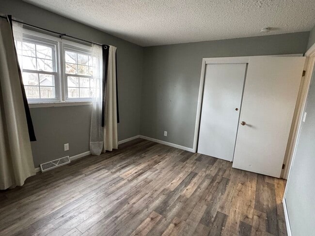 Building Photo - 4611 Scott St