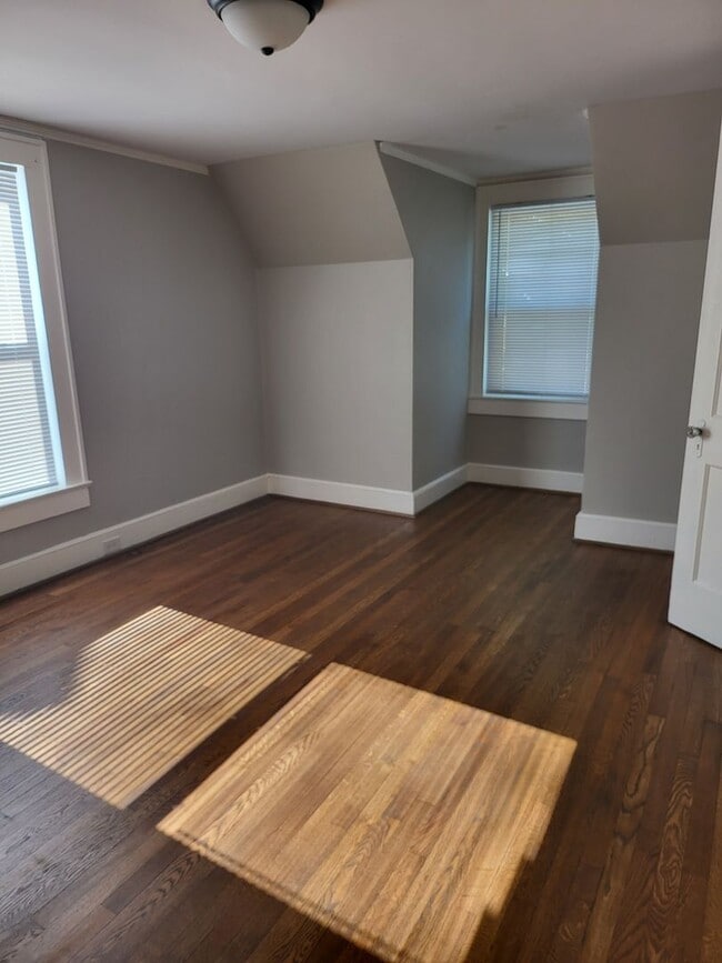 Building Photo - Newly Remodeled 3 Bedroom 2 Bath home in D...
