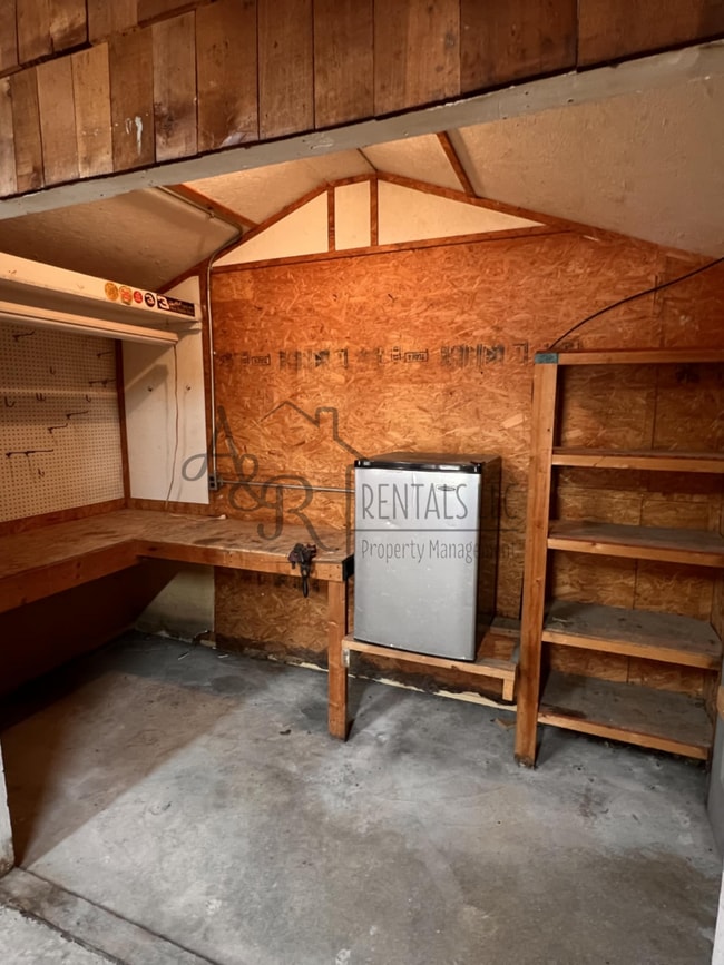 Building Photo - 204 W Leighton St