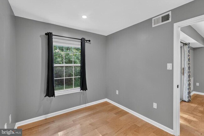 Building Photo - 7742 New Providence Dr