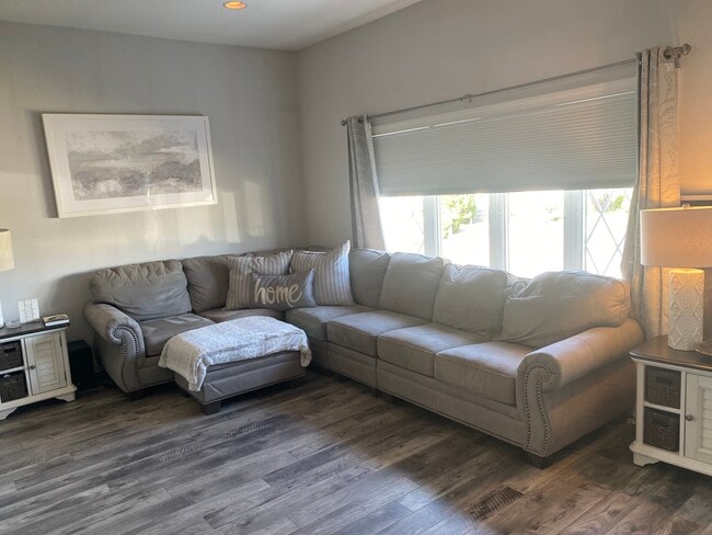 Building Photo - 3810 Janice St