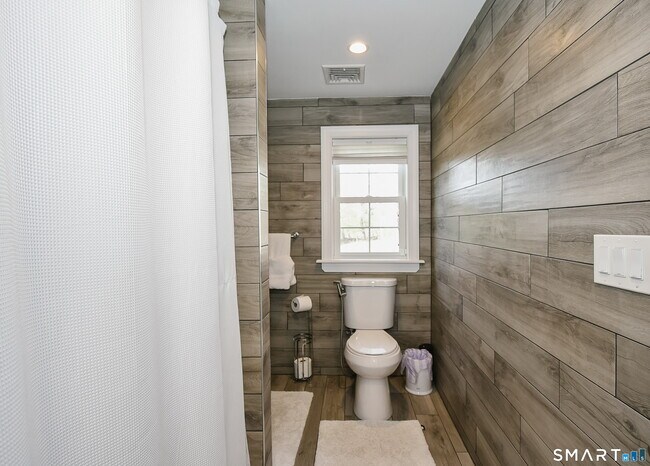 Building Photo - 50 1/2 Mountain Spring Rd