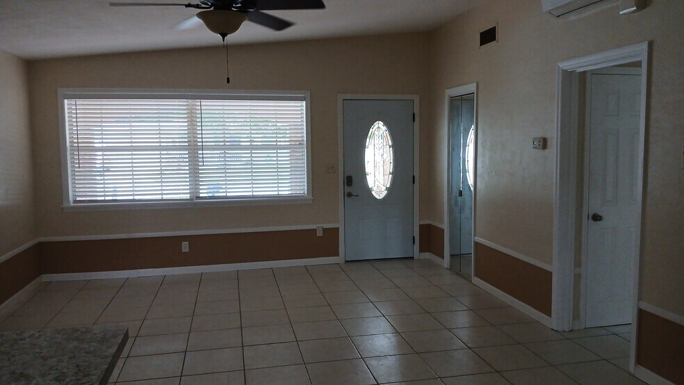 Building Photo - 2286 Sherwood Dr