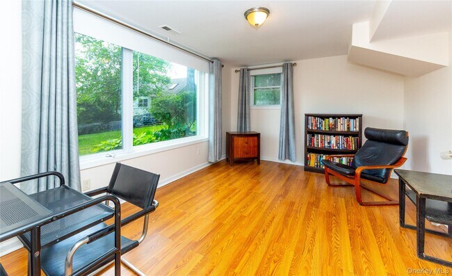 Building Photo - 24 Crescent Dr