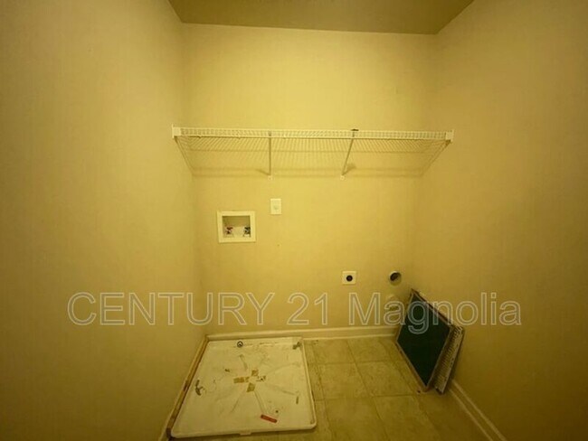 Building Photo - 2457 Sunflower Dr