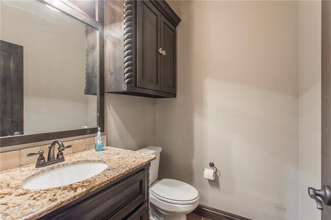 Building Photo - Stunning home in Deer Creek Schools!