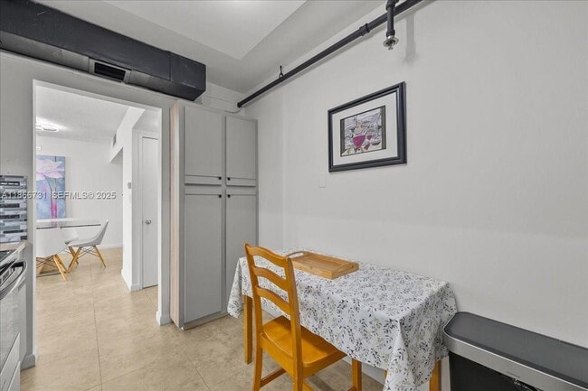 Building Photo - 20515 E Country Club Dr