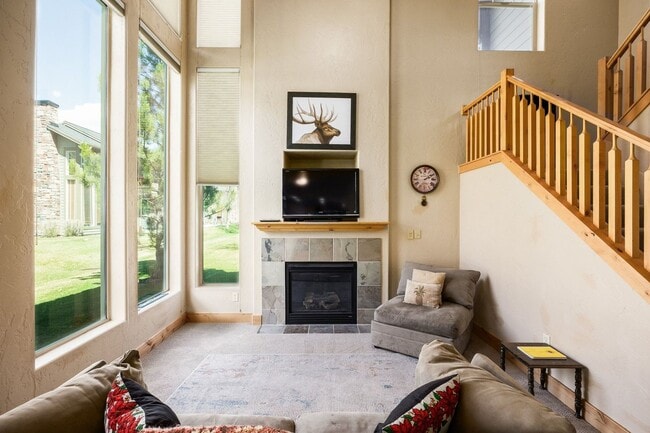 Building Photo - 6144 Fox Point Cir