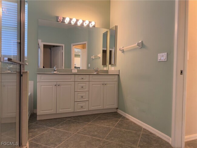 Building Photo - 15057 Balmoral Loop