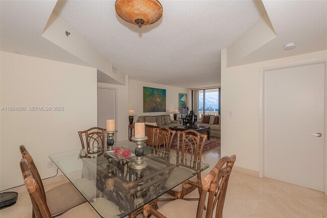 Building Photo - 2000 Island Blvd