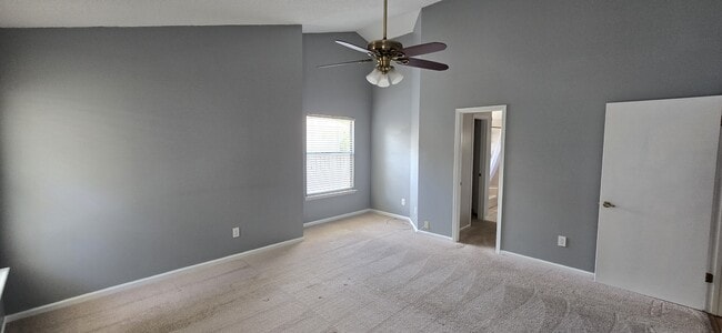 Building Photo - 10864 Steeding Horse Dr