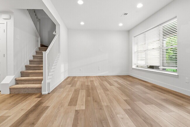 Building Photo - $2,645.95, 3 bed, 2.5 bath end unit located in Aurora with a washer and dryer.