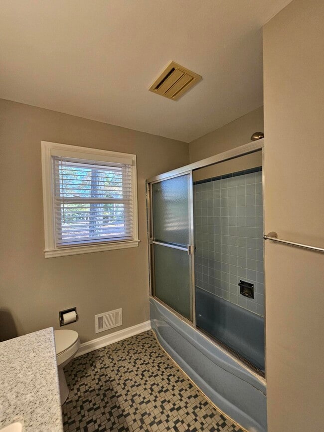 Building Photo - 384 Mimosa Cir