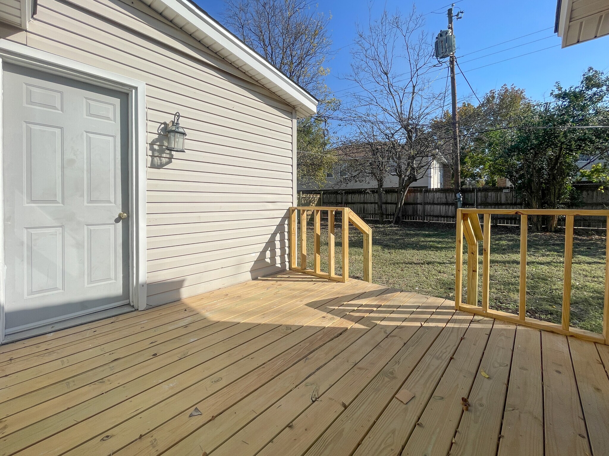 Building Photo - 3812 Pine Ave