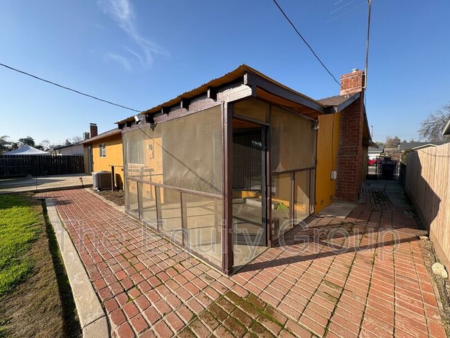 Building Photo - 1413 W Cambridge Ave