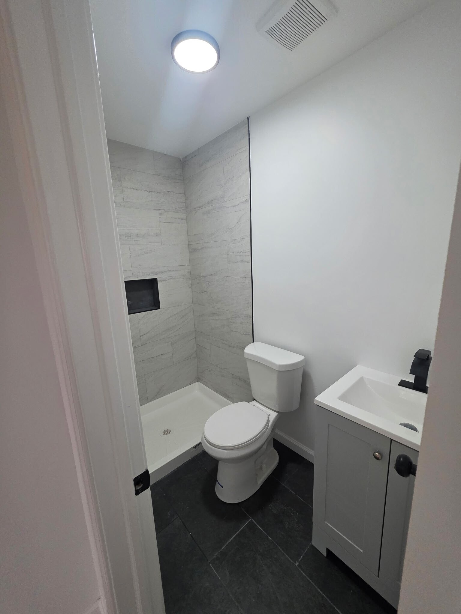 Building Photo - 3061 W 46th St