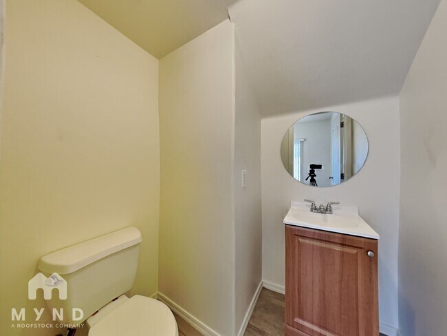 Building Photo - 3745 W Medlock Dr