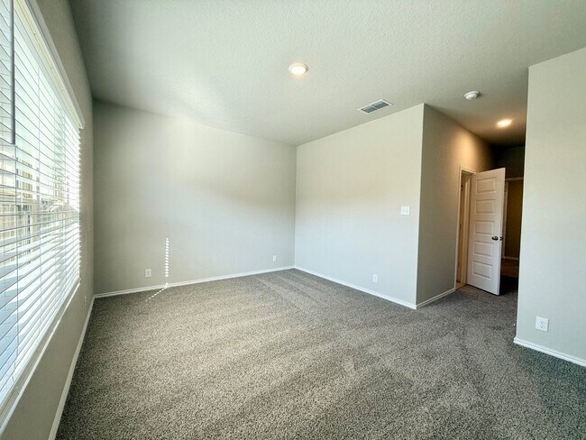 Building Photo - 2428 Dino Dr