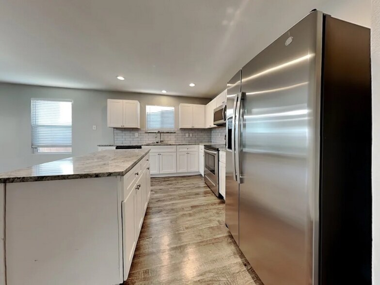 Building Photo - 118 Abelia Dr