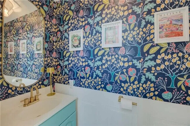 Building Photo - 220 Narragansett Ave