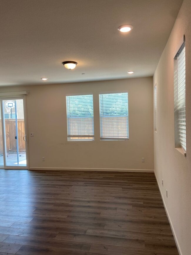 Building Photo - Almost new! Gated 4 Bdrm, 2.5 Bath Solar Home