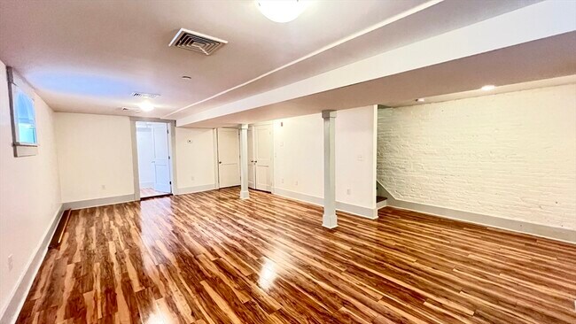 Building Photo - 15 Boardman St