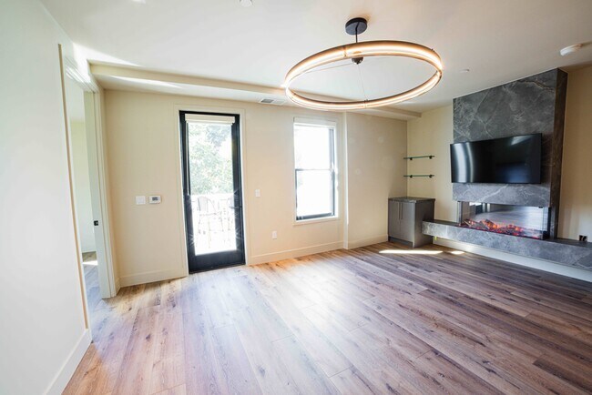 Building Photo - Rhine House Lofts