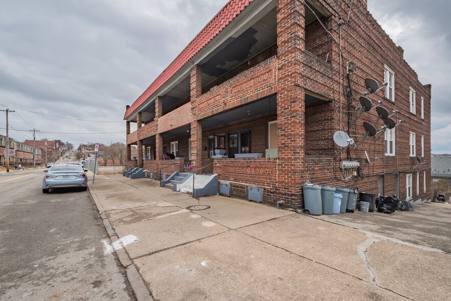Building Photo - 2114 Bedford Ave