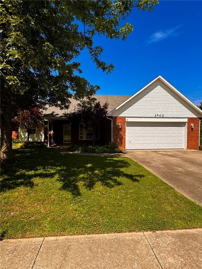 Building Photo - 3802 SW Maple Rd
