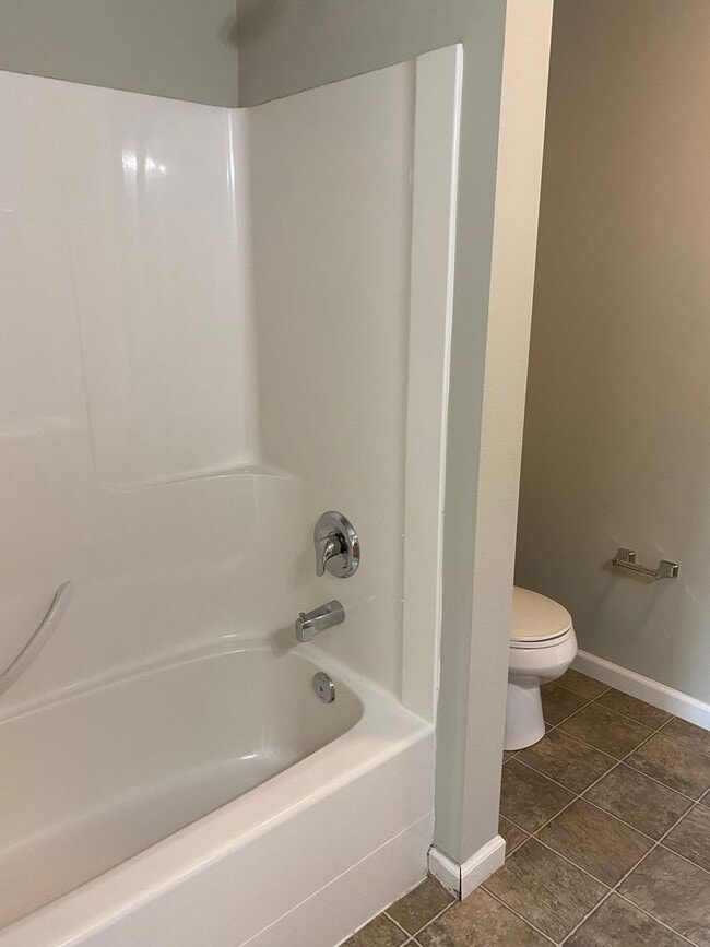 Building Photo - Spacious End Unit Condo